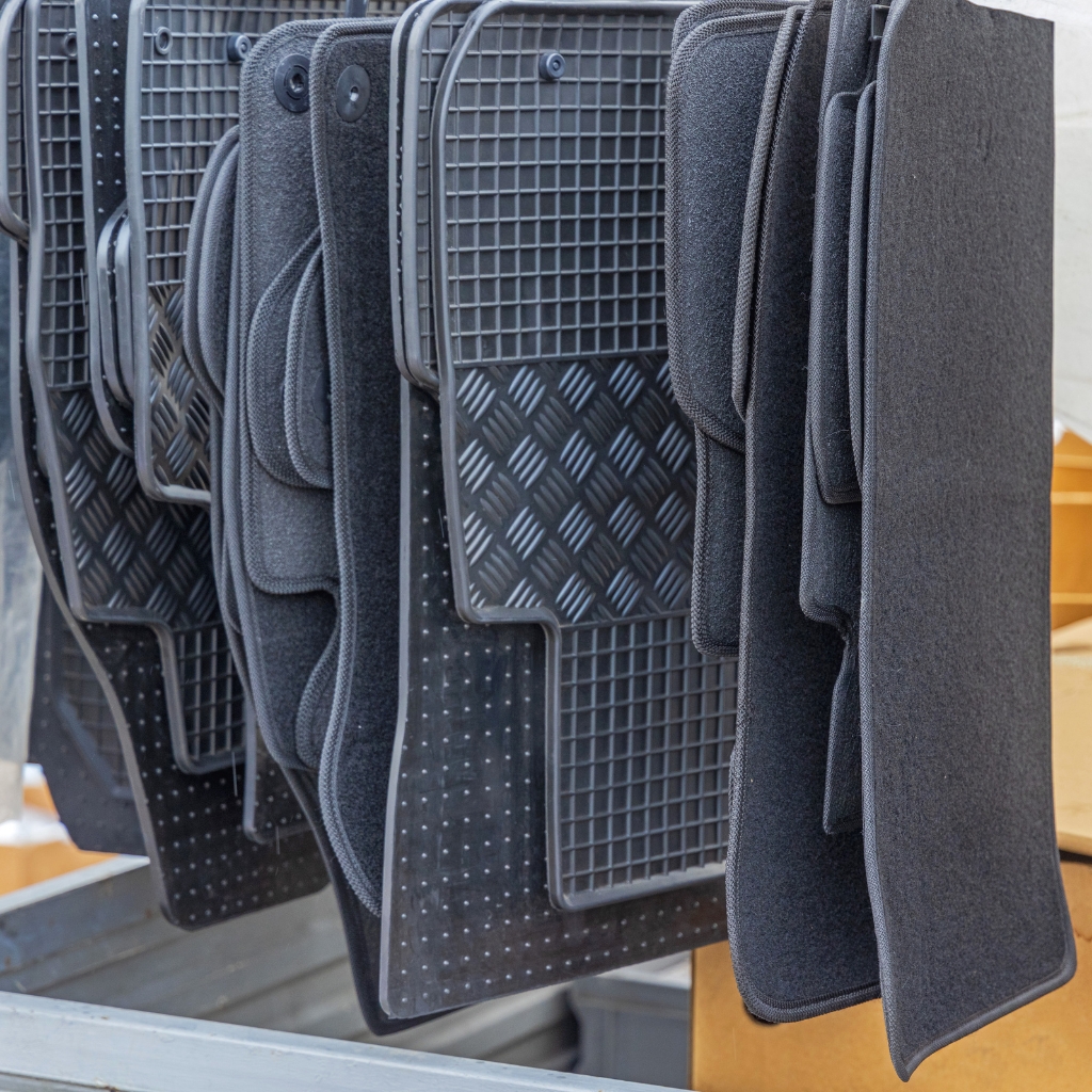 Heavy duty rubber car mat for work vehicles